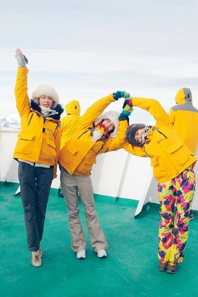 金晨南极“一字马”跳海气氛担当逗趣可爱