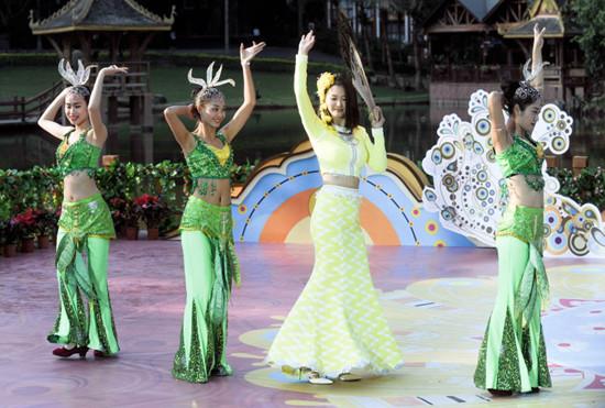  谭维维《奔跑吧兄弟》首秀 撕名牌自嘲太怂