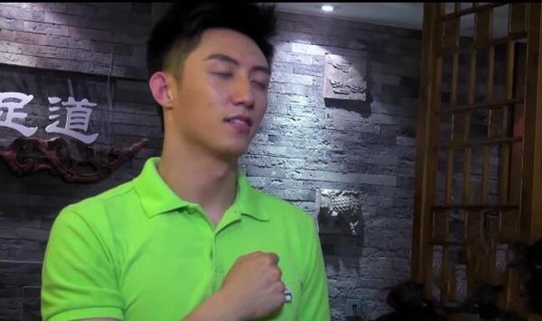 《约吧》:带着明星“行骗” 随时准备“捞人”