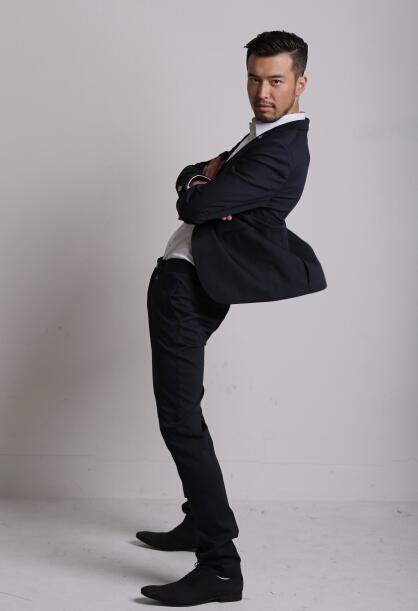 《如果蜗牛有爱情》 江森饰演军官提萨酷劲十足