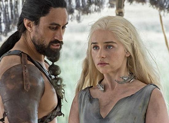 龙妈自曝跟父母看《权游》裸戏 看完立即后悔