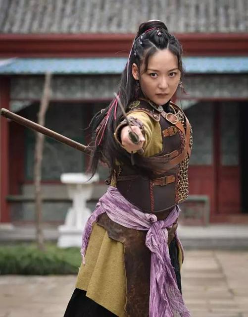 重庆热播《玉海棠》 杨舒获封“巾帼女将” 