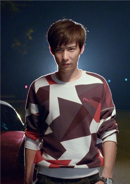 《笨蛋爱上两个你》点击破亿 吴昊泽凭演技吸粉