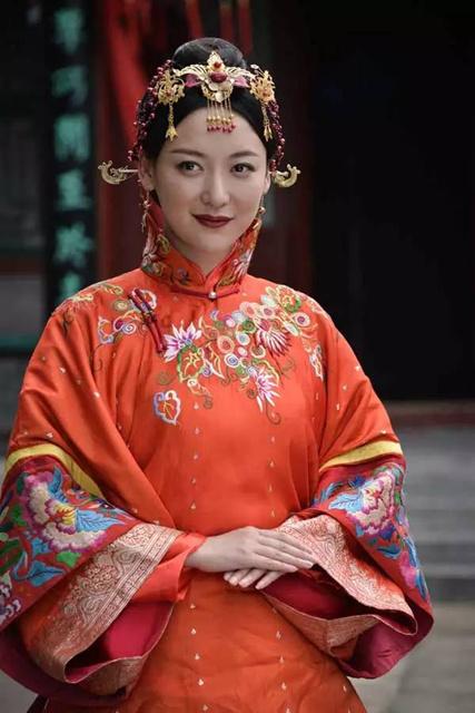 重庆热播《玉海棠》 杨舒获封“巾帼女将” 