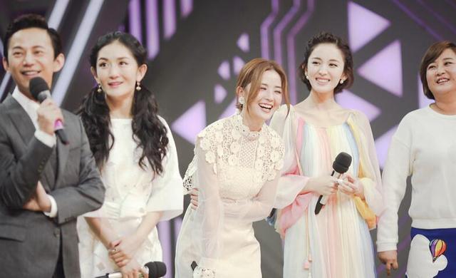 阿SA娜扎谁是新娘?《快本》贾玲包贝尔玩很大