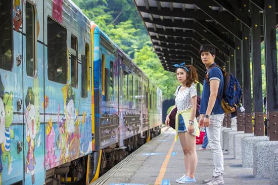 《皇恩浩荡》热播  方安娜逗趣上演魔幻爱情