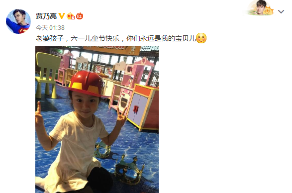 甜馨五官长开了美出新高度 越来越像妈妈李小璐