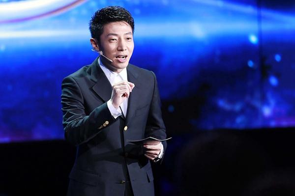 撒贝宁婚后主持首秀 自称“文科生中的理工男”