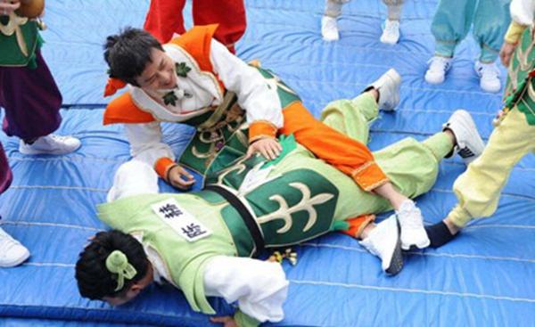 宋仲基驾到《跑男4》变蛇精  中国文化深入韩国