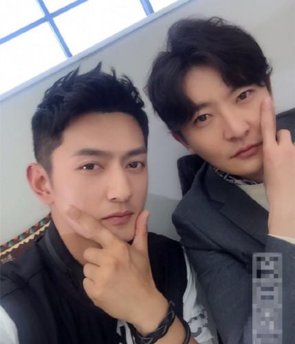 《她很漂亮》曝海报 梁大维嘻哈扮相眼神犀利