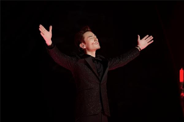 《跨界歌王》气质男神李光洁 狂野嗨歌魅力爆表