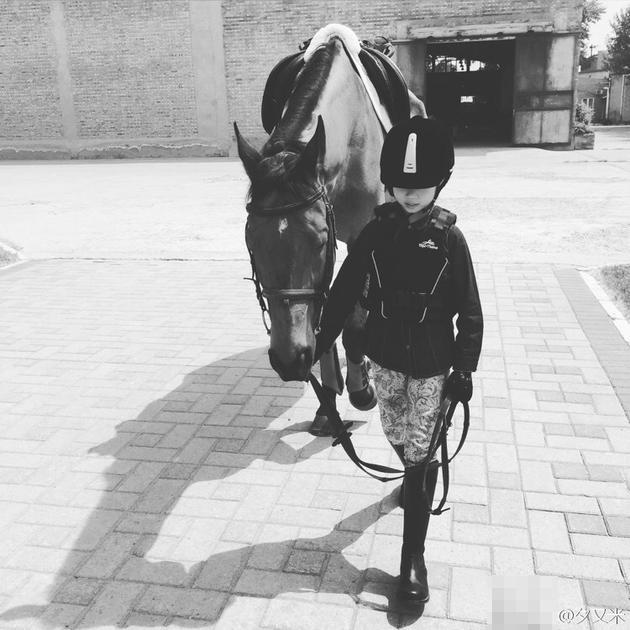 高晓松女儿近照曝光 和她爹画风差距惊人