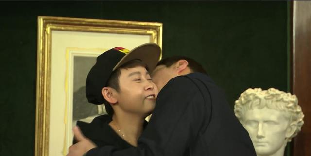 《非凡》黎明大方献吻王濛 濛主一秒再变迷妹