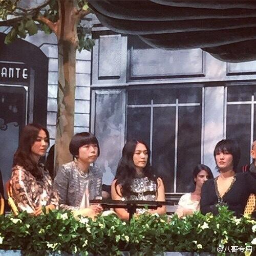 被质疑抢周迅座位 姚晨：Low，没必要作践自己