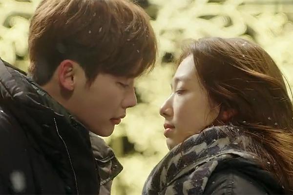 羞涩脸!高能“狗粮”预警 韩剧花式吻戏大盘点