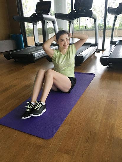 梅婷晒“健康瘦”教程秀美腿 网友点赞美美哒