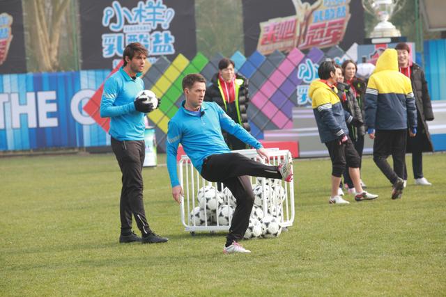 卡卡欧文上演点球大战 足球魅力撩翻Ella曹格