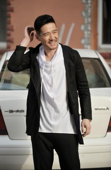 《BOSS当不起》热拍 杨骏首演喜剧笑出腹肌