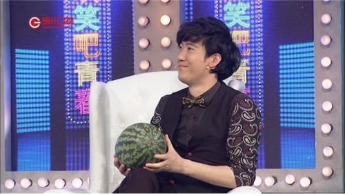 《欢笑吧青春》常远耍宝遭推倒 引众人爆笑