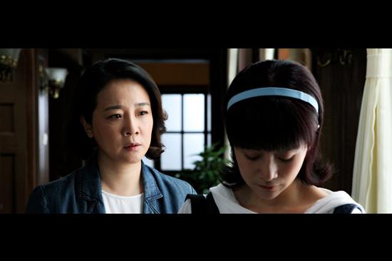 《女不强大天不容》开播 陈小艺诠释职场精英