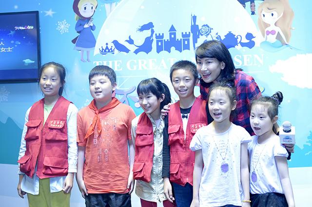 “安徒生”童话展举办 燕子姐姐到场助阵