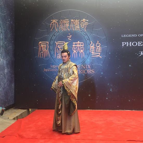 《凤凰无双》剧照曝光 夏铭浩龙袍加身威严霸气