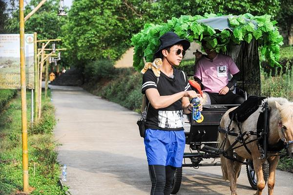邓超跑男变包工头督导MC 虎王学霸烧脑尽显机智
