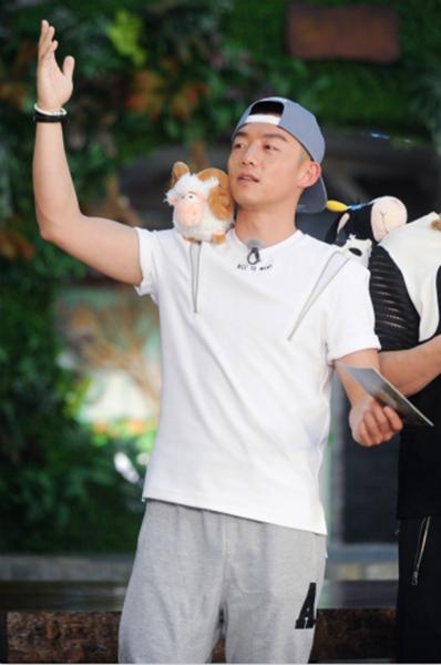 十二生肖谁是凶手 郑恺身份成疑惨淋“马粪浴”