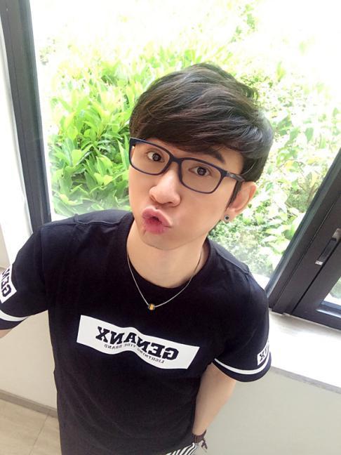 网剧《钱规则》沪上杀青 陶辰宇拍戏不忘做公益