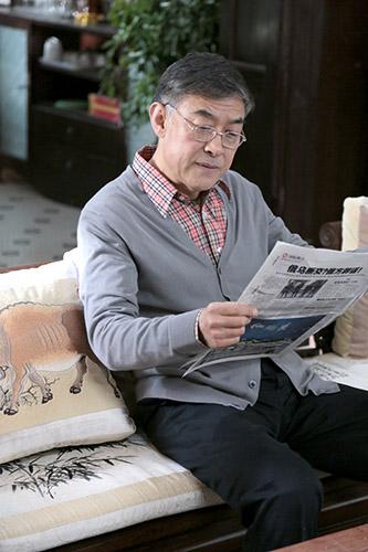 李建义《港媳嫁到》首播 别样“社区大爷”上线