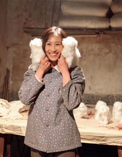 练束梅新戏失声拼演技 哑巴《三妹》惹人怜