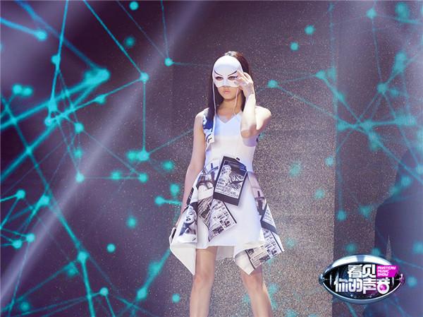 萧亚轩化身女主播 转音歌姬“盗用”黄龄奖牌