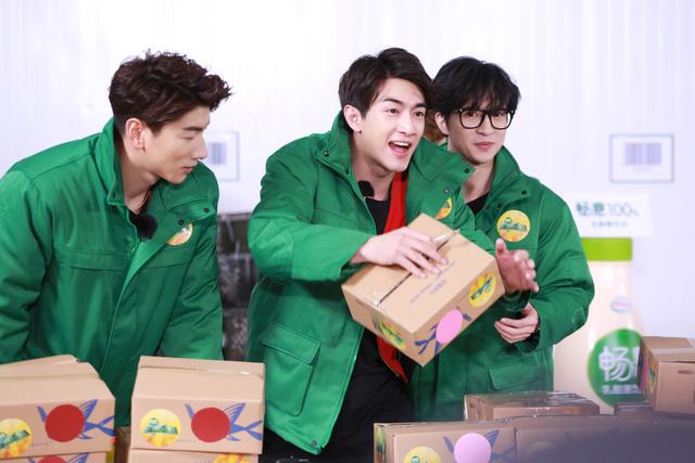 《挑盟》大战外星人 陈学冬飞檐走壁不慎伤脸