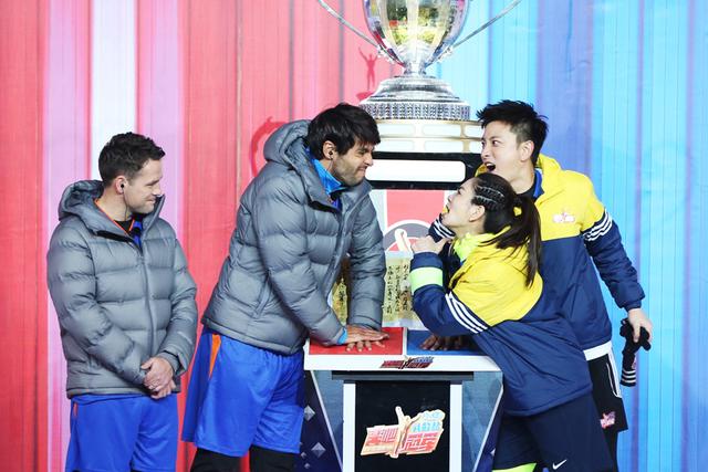 卡卡欧文再战绿茵场 曹格Ella认真比赛不花痴