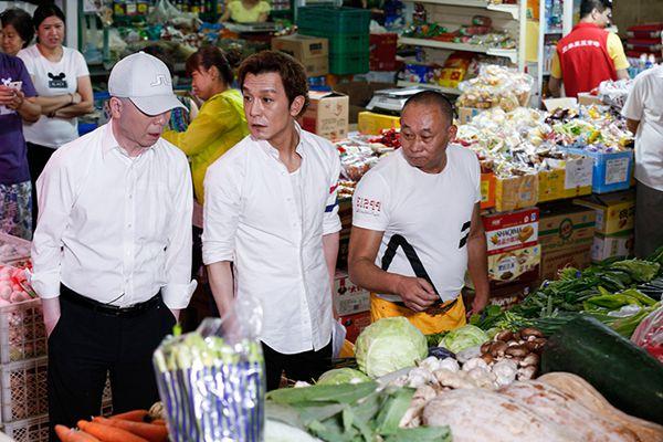 《熟悉的味道》汤唯冯小刚亲制美食感恩“她”