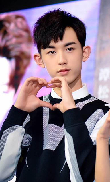 郭俊辰亮相 《旋风少女2》见面会贡献表情包