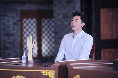 《跑男》微博互动撕名牌 大黑牛李晨遇危机