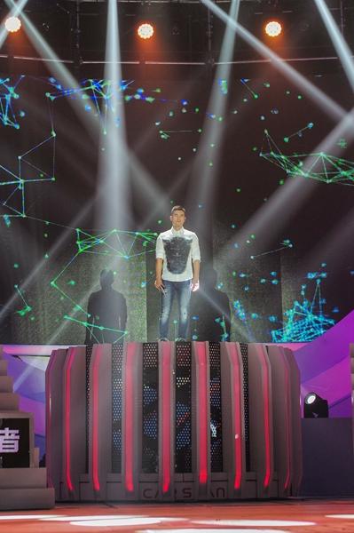 赫子铭以选手身份亮相 神秘发声不走硬汉寻常路