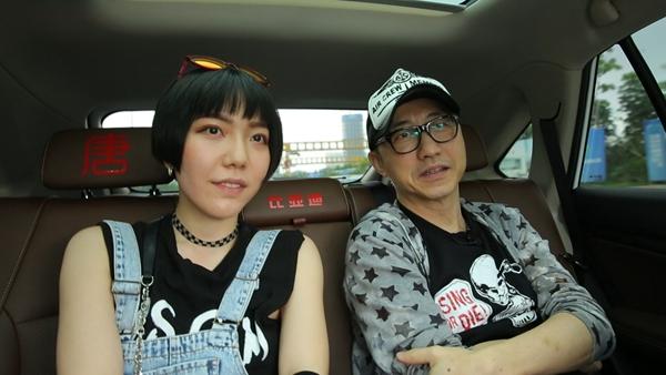 吴莫愁扮粉丝跟拍哈林 反被吐槽造型像“大婶”