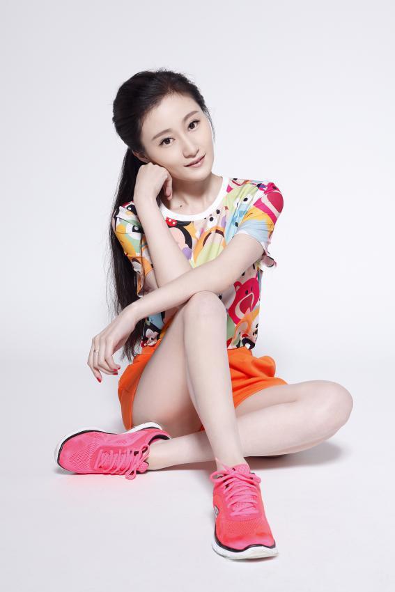 王千赫靓丽出演《打狗棍》演技获好评