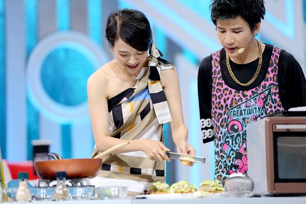 杨乐乐登综艺节目展厨艺 爆料涵哥遭沐沐喂饭  