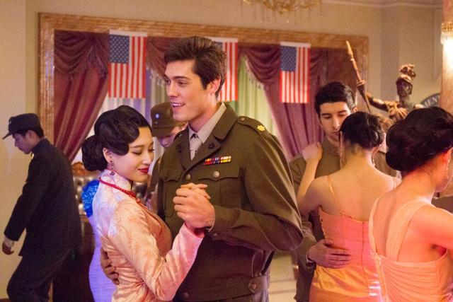 《红星照耀中国》杀青 宁丹琳演歌女大秀英文