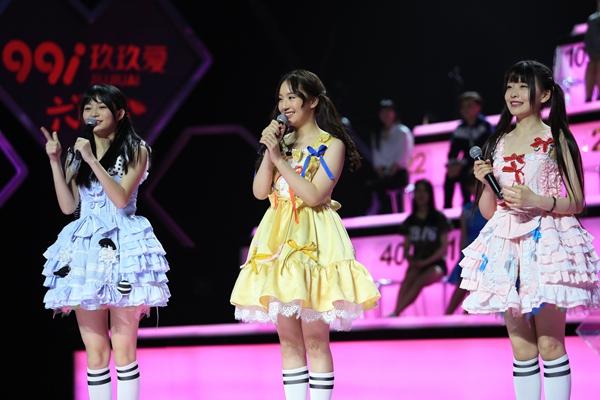 “走调”三人组惹争议 唱生日歌逼“急”陈羽凡