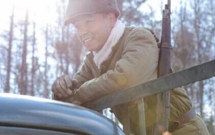 《三八线》热映 力量型男王挺演绎最可爱运输兵