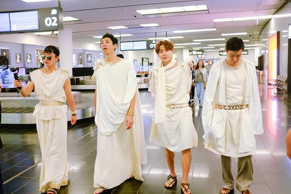 《花样男神》将开播 “男神团” 穿神袍上雪山