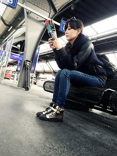 周奇奇新剧实现角色精分 演技出色是王道