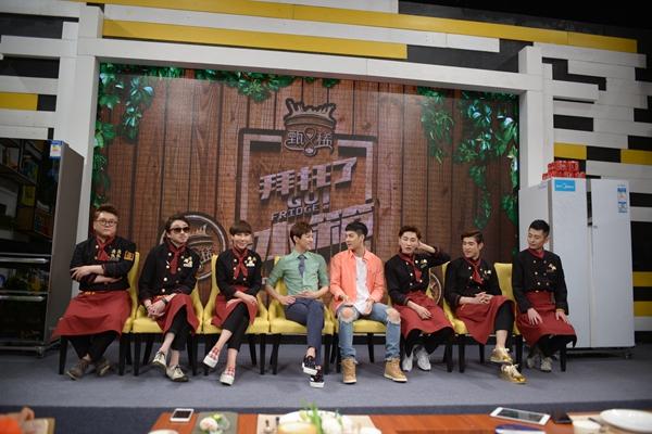 王嘉尔是这种心机boy 写信给何炅把他感动到哭