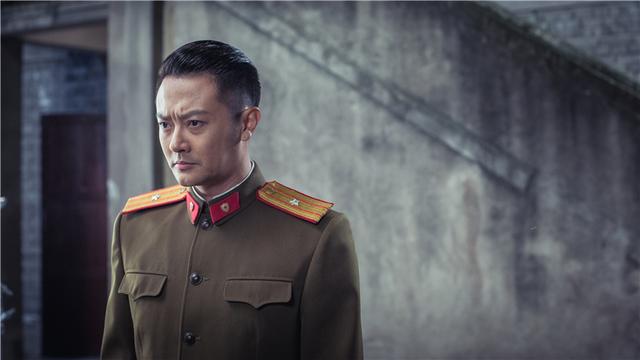 《解密》热播 逗比印小天认真上演制服诱惑