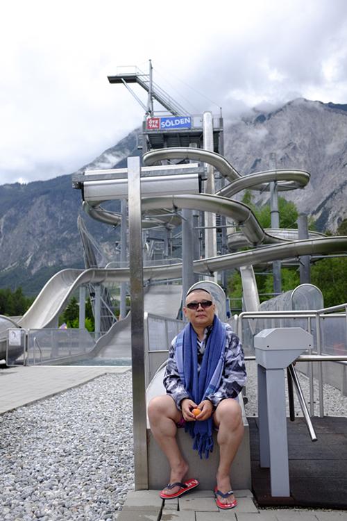 郭德纲花裤衩自信秀身材 这画面太美,辣眼睛!