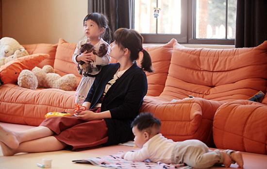 大写的人生赢家！梅婷儿女围绕身旁幸福满溢